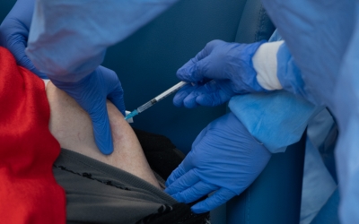 Subministració d'una vacuna contra el coronavirus/ Roger Benet